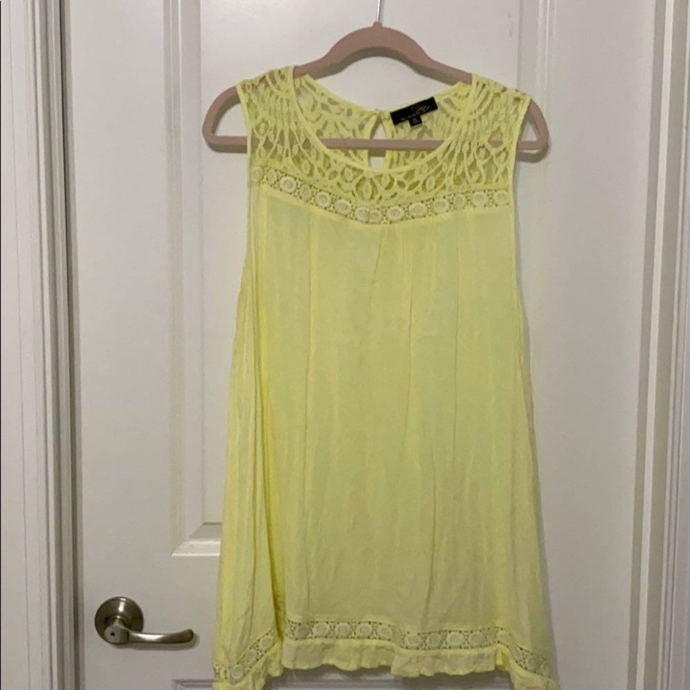 Flowy yellow lightweight tunic top